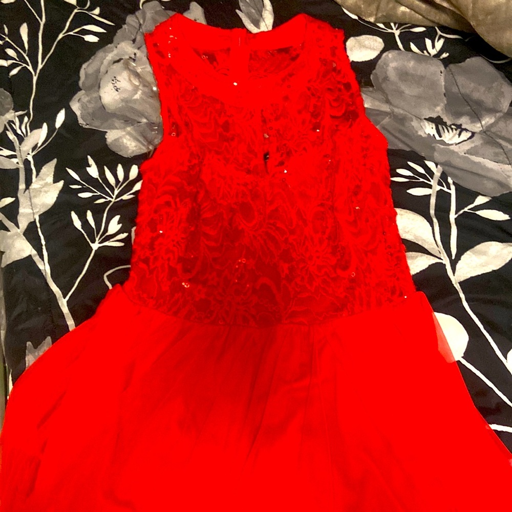 Open sleeved rose red prom dress
